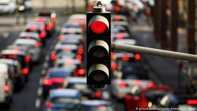 اجرای طرح راهنمایی ترافیکی در چهارراه فردوسی و خیابان کمال اسماعیل