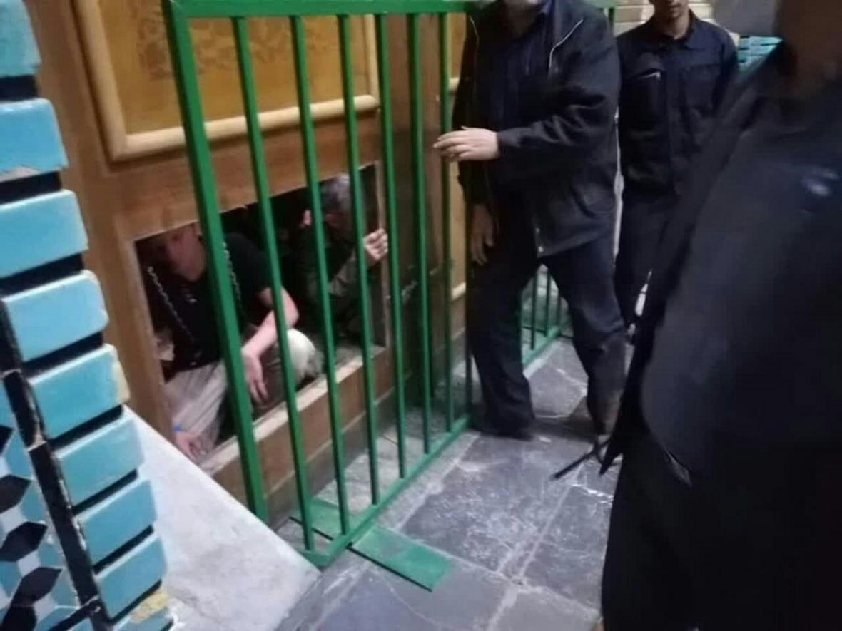 هیئت های مذهبی قم هتک حرمت حرم بانوی کرامت را محکوم کردند هیئت های مذهبی قم هتک حرمت حرم بانوی کرامت را محکوم کردند