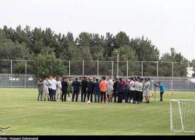 حاشیه تمرین تیم ملی فوتبال، برگزاری مراسم معارفه باقری در حضور عزیزی خادم