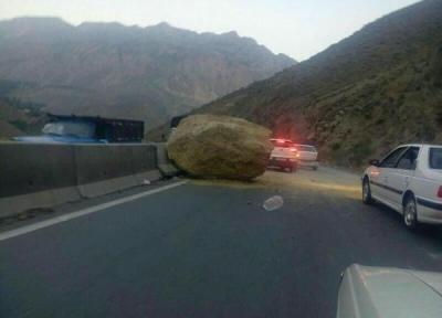 آمار سقوط سنگ در جاده کندوان: 80 مورد سقوط، مرگ 2 مسافر نوروزی
